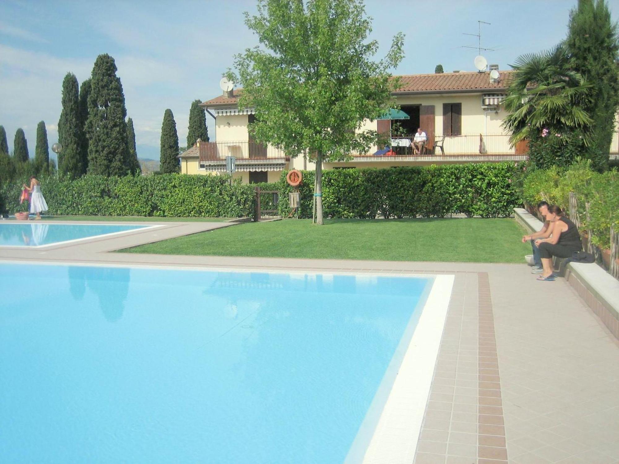 Enticing Holiday Home In Lazise With Swimming Pool Exterior foto